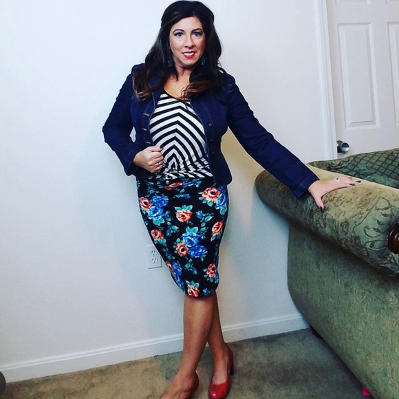 Lularoe Classic t - Picture 1 of 4